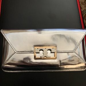 Adorable Tory Burch clutch purse.